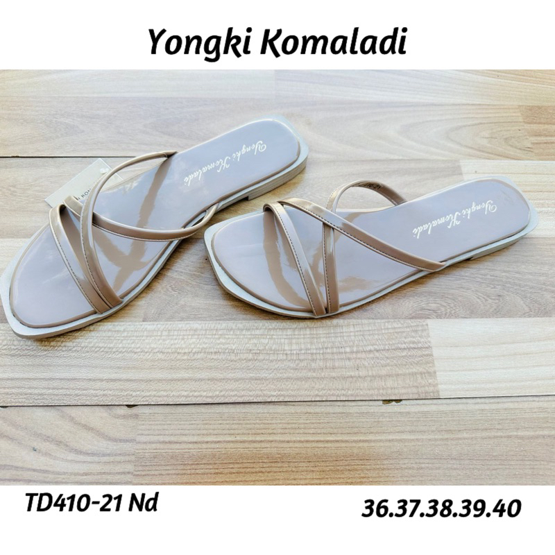 Yongki Komaladi Sandal Tali Banyak warna