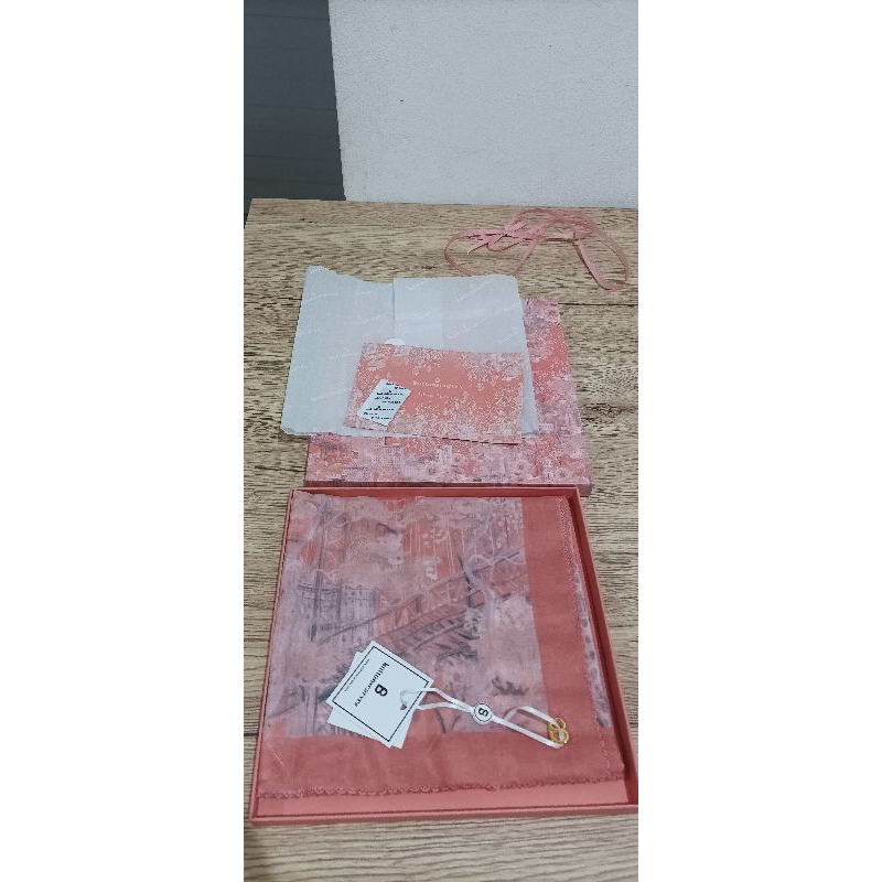 NEW Buttonscarves New York 3 Nomad