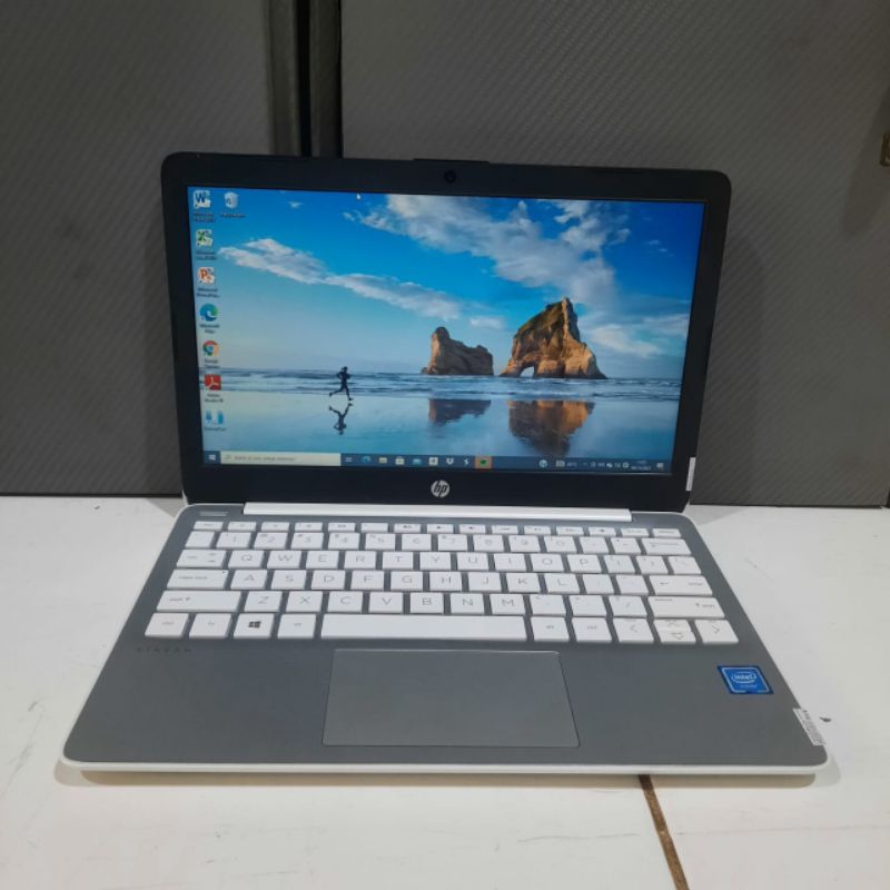 Hp Stream intel Celeron-N4000 Windows 10 Full aplikasi Super slim ringan enteng