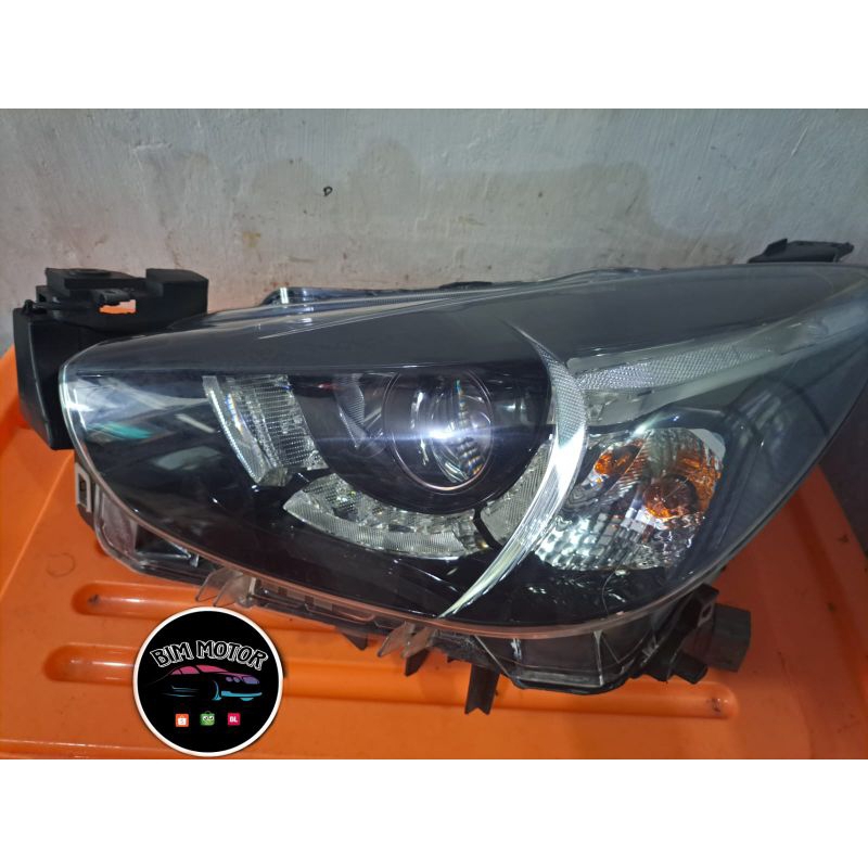 Headlamp lampu depan Mazda 2 skyactive ORIGINAL