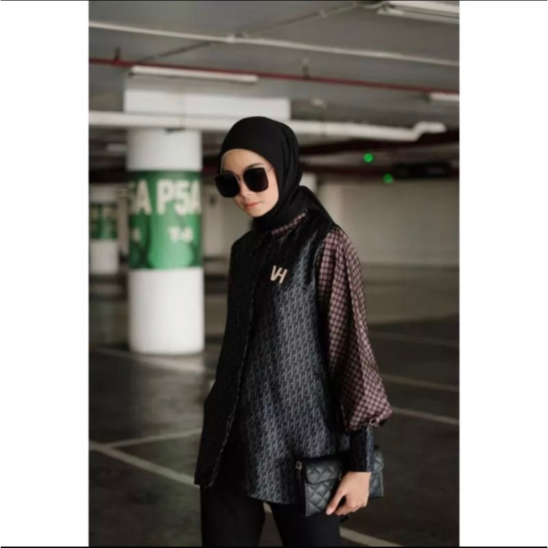 Preloved Mono shirt by Vanilla Hijab