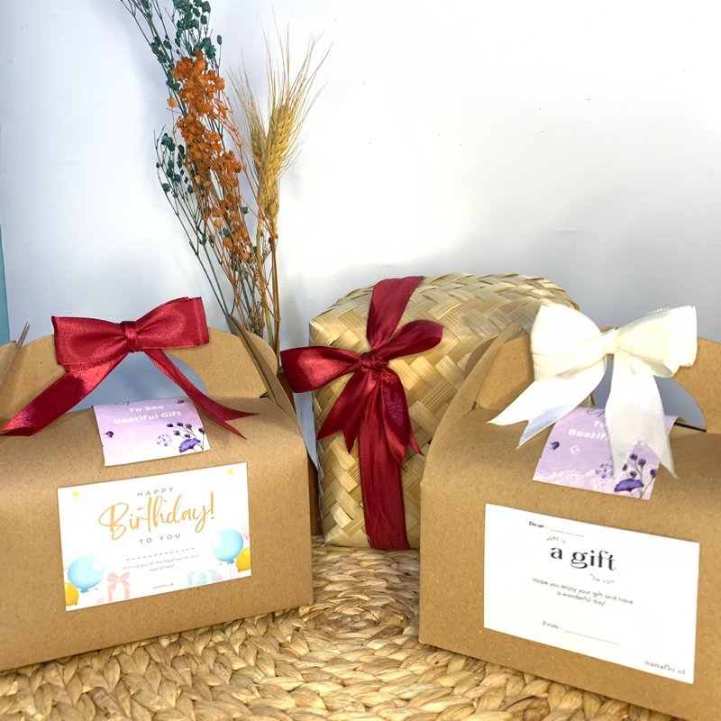 

Kardus Packaging / Gift Box / Kardus Hampers Ulang tahun Wisuda