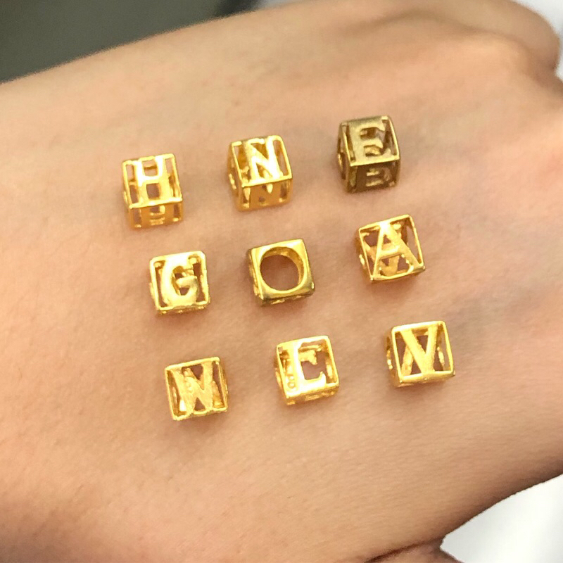 LIONTIN DADU HURUF 0.5GR KADAR 375