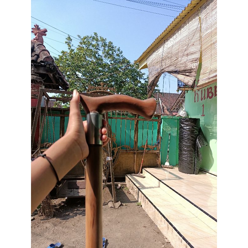 tongkat jalan kayu gaharu Kalimantan wangi alami