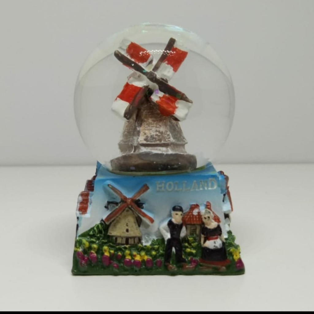 Souvenir snow globe oleh oleh negara Holland