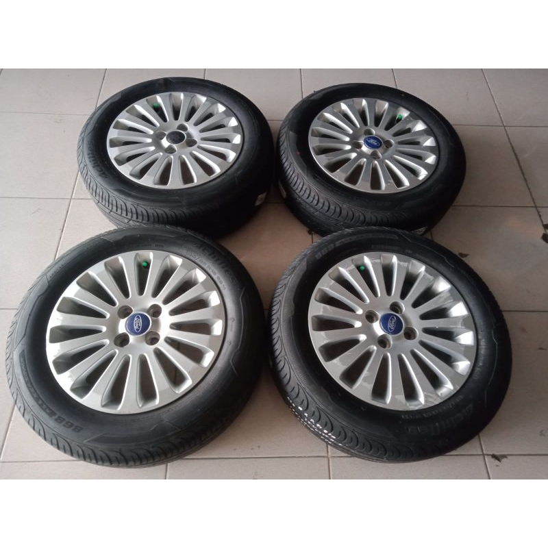 Velg Mobil Bekas Copotan Ford Fiesta Ring 15 Lebar 6 Inch Hole 4 x 100 Offset 45 Warna Silver Plush 