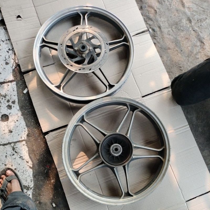 Velg suzuki thunder 125 depan belakang original