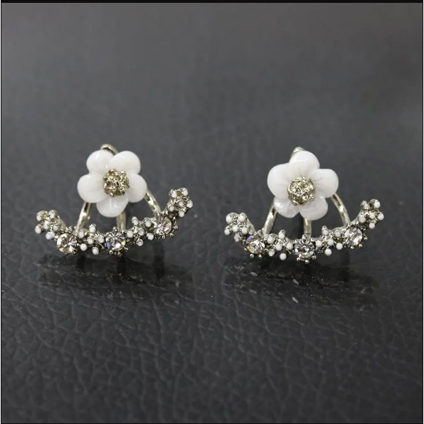 Anting Tusuk Bentuk Bunga Daisy Bahan Alloy untuk Wanita / Anting Cantik warna Gold / Anting warna silver