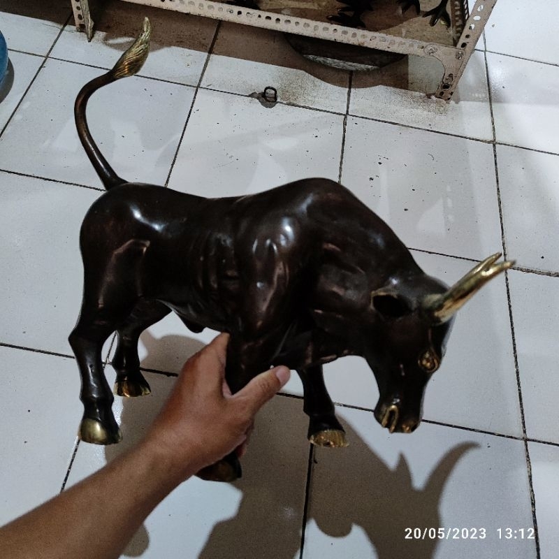 patung kerbau banteng bull