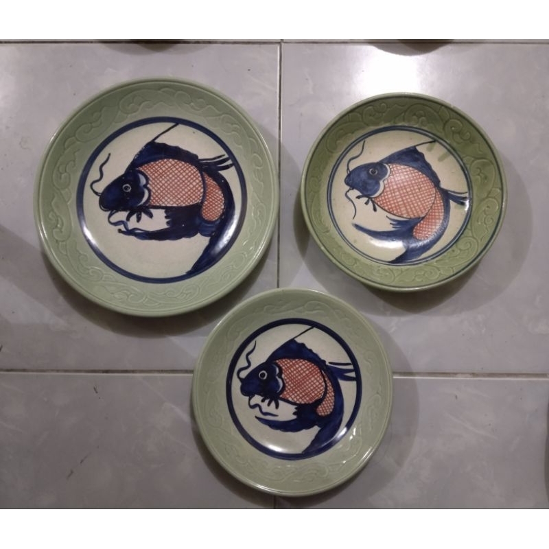 piring keramik motif celadon ikan