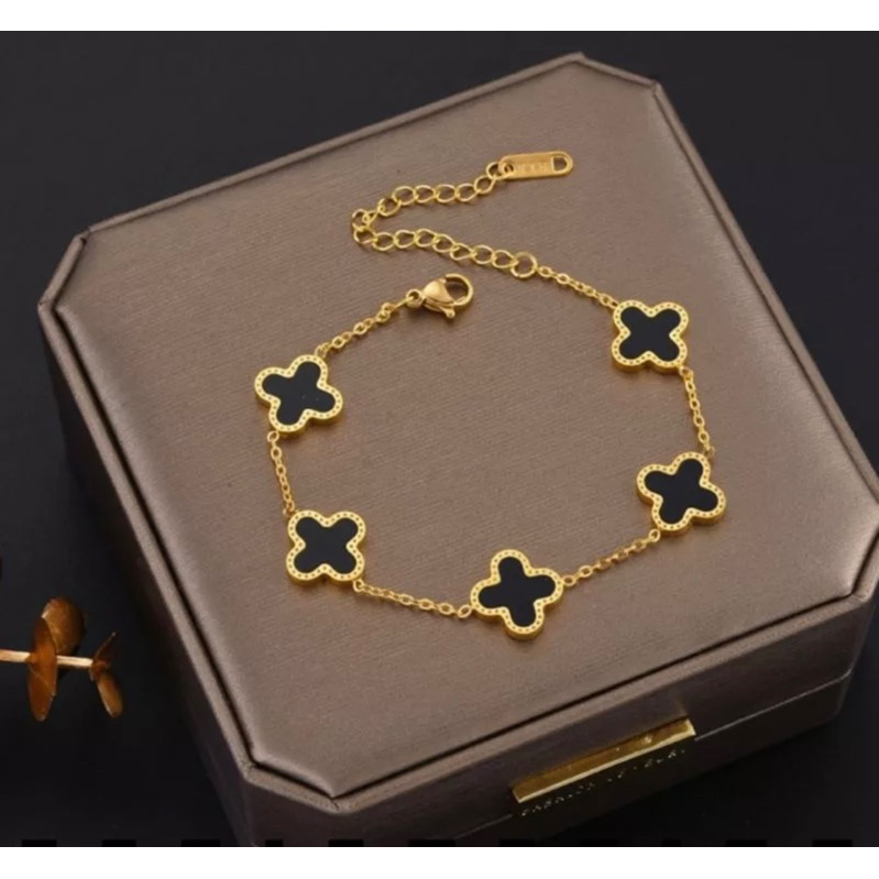 Gelang titanium rantai clover hitam