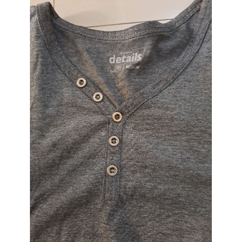 Preloved Kaos Lengan Panjang merk details