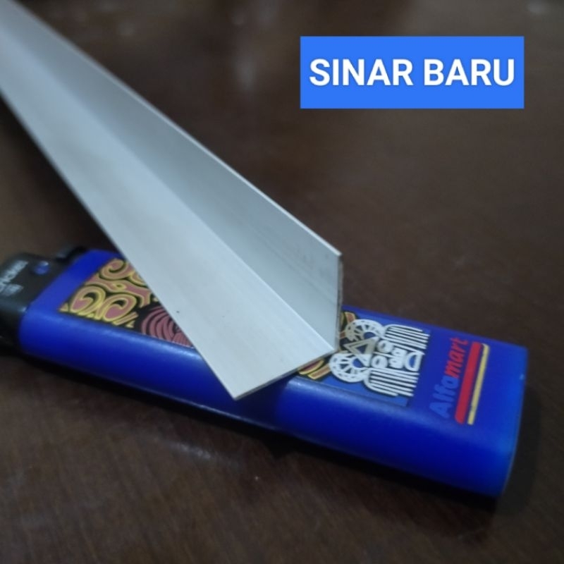 WARNA SILVE/CA LIS SIKU ALUMUNIUM UKURAN 1,5 CM X 1,5 CM BISA BUAT BERBAGAI PENGERJAAN SEPERTI LIS P