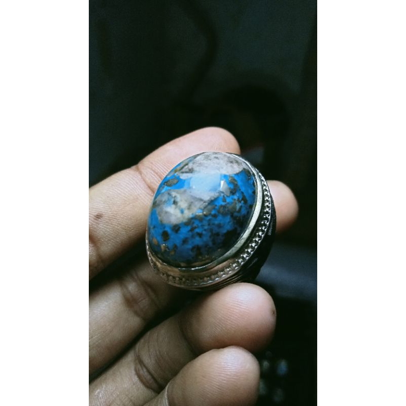 Batu pirus Persia biru