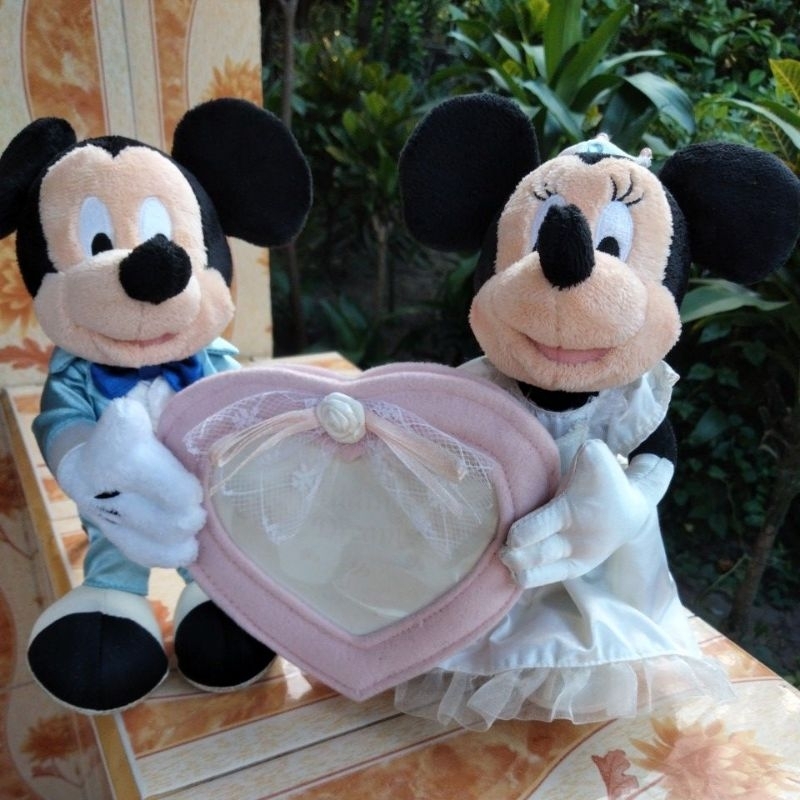boneka mimos sepasang pengantin frame foto wedding Miki Mickey Minnie mini mouse tikus Disney