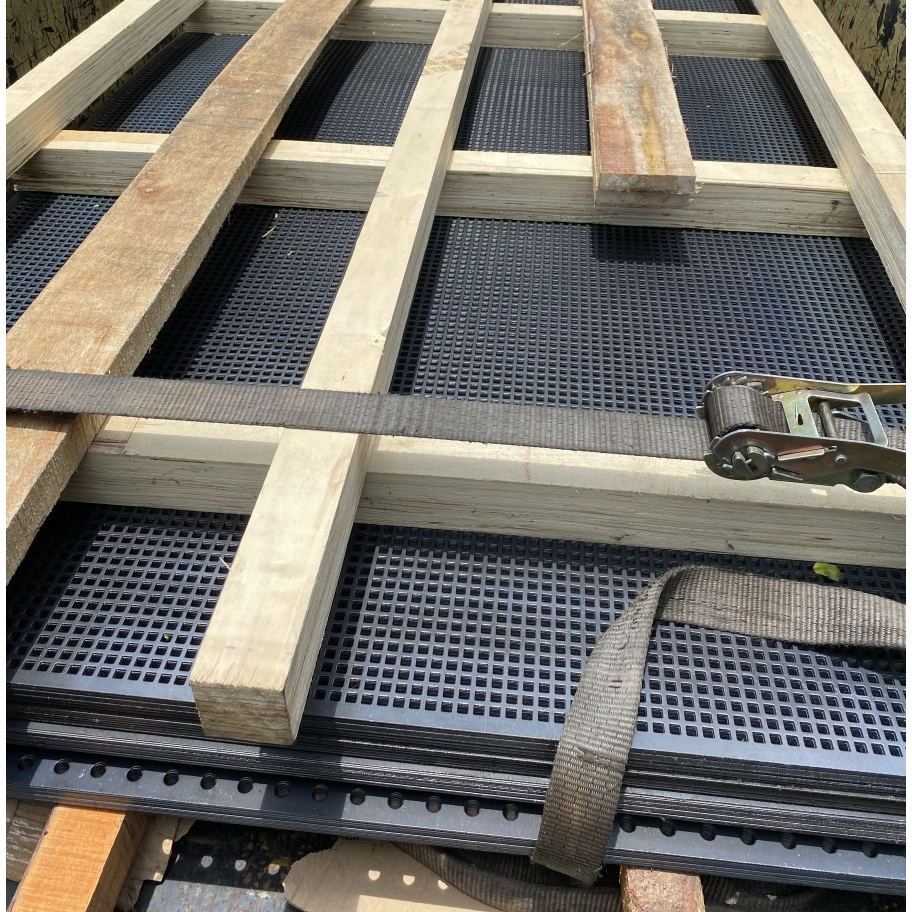 Plat Lubang Kotak Besi 1.20 x 2.40 tbl 1mm