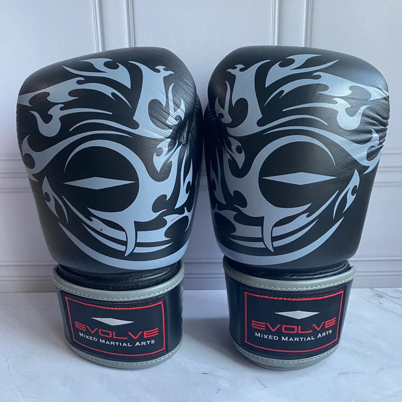 sarung tinju boxing gloves evolve tribal mma 14Oz preloved