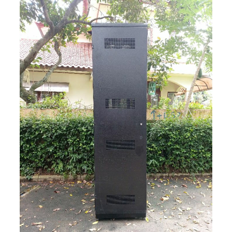 Close Rack Server 42U hitam