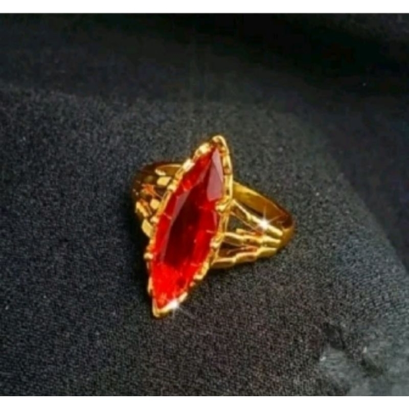 Cincin batu merah wanita