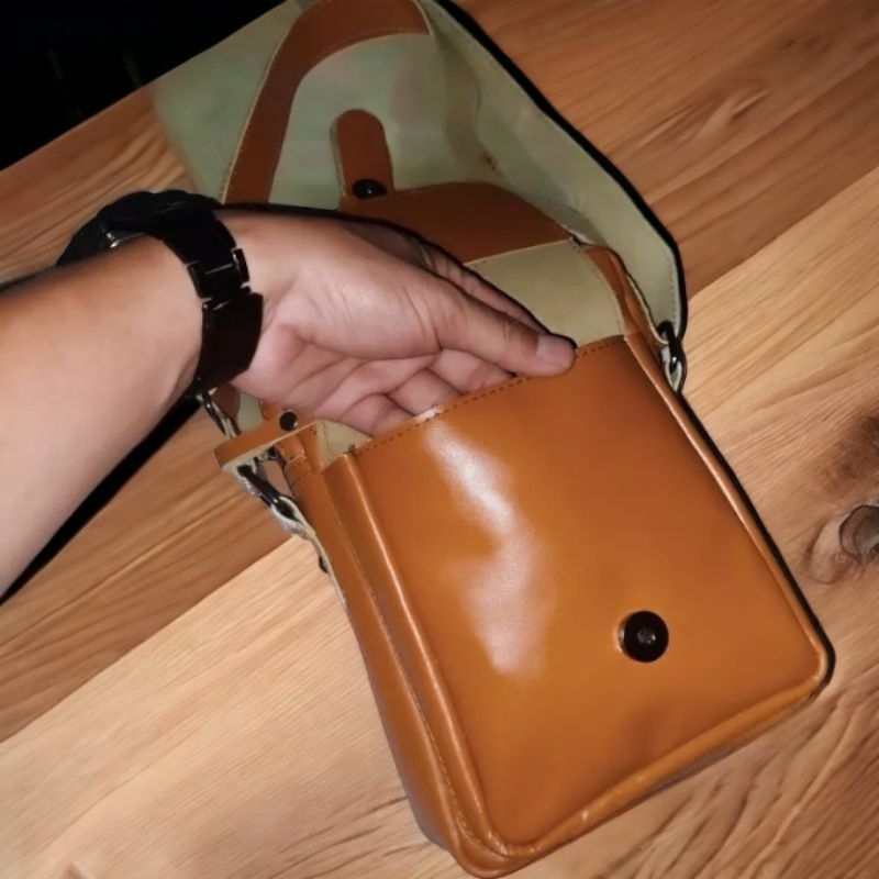 Tas selempang kulit aslii  made in garut