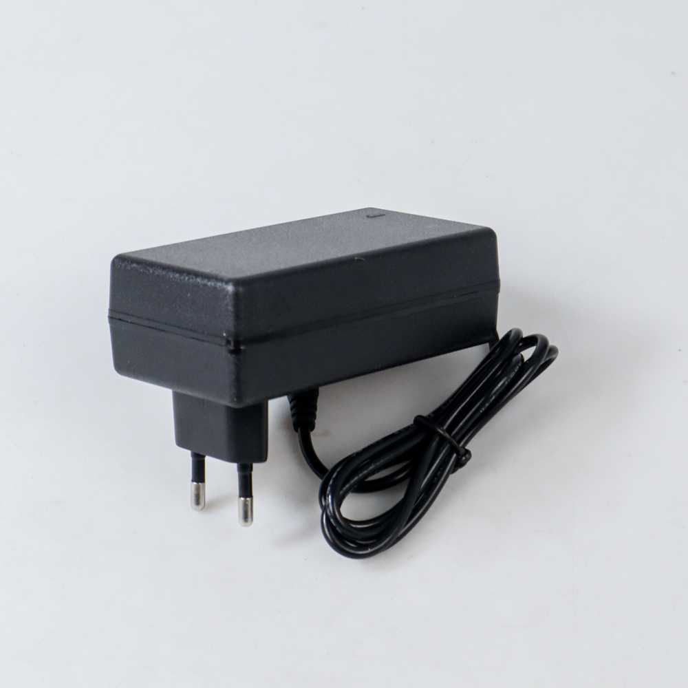 Adaptor 12.6V 1.5A Wall DC Plug Adaptor Daya Perangkat Elektronik Laptop Lampu LED Adapter Multifungsi Berkualitas