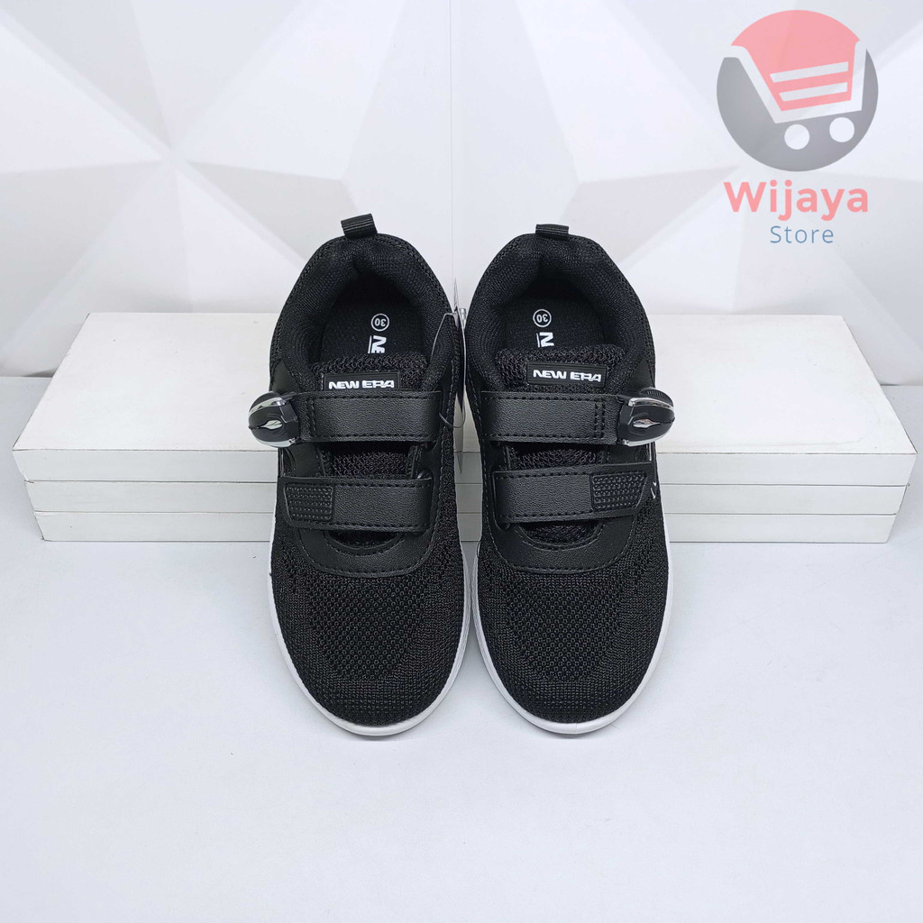 Sepatu Sekolah Anak New Era 29-33 Desain Sneaker Hitam Polos Putih dengan Strap Velcro dan Magnet yang Praktis CINDY CRISTAL MAGNETI ALISA ALPHARD