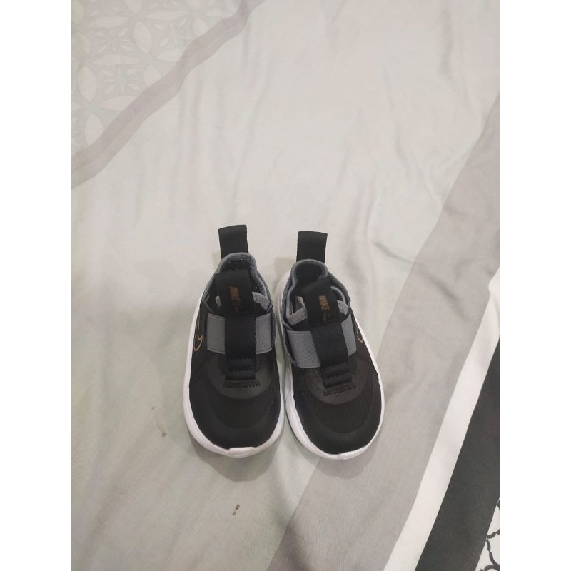 PRELOVED Sepatu Anak NIKE Toddler Flex Plus Gold Black Original (Like New)