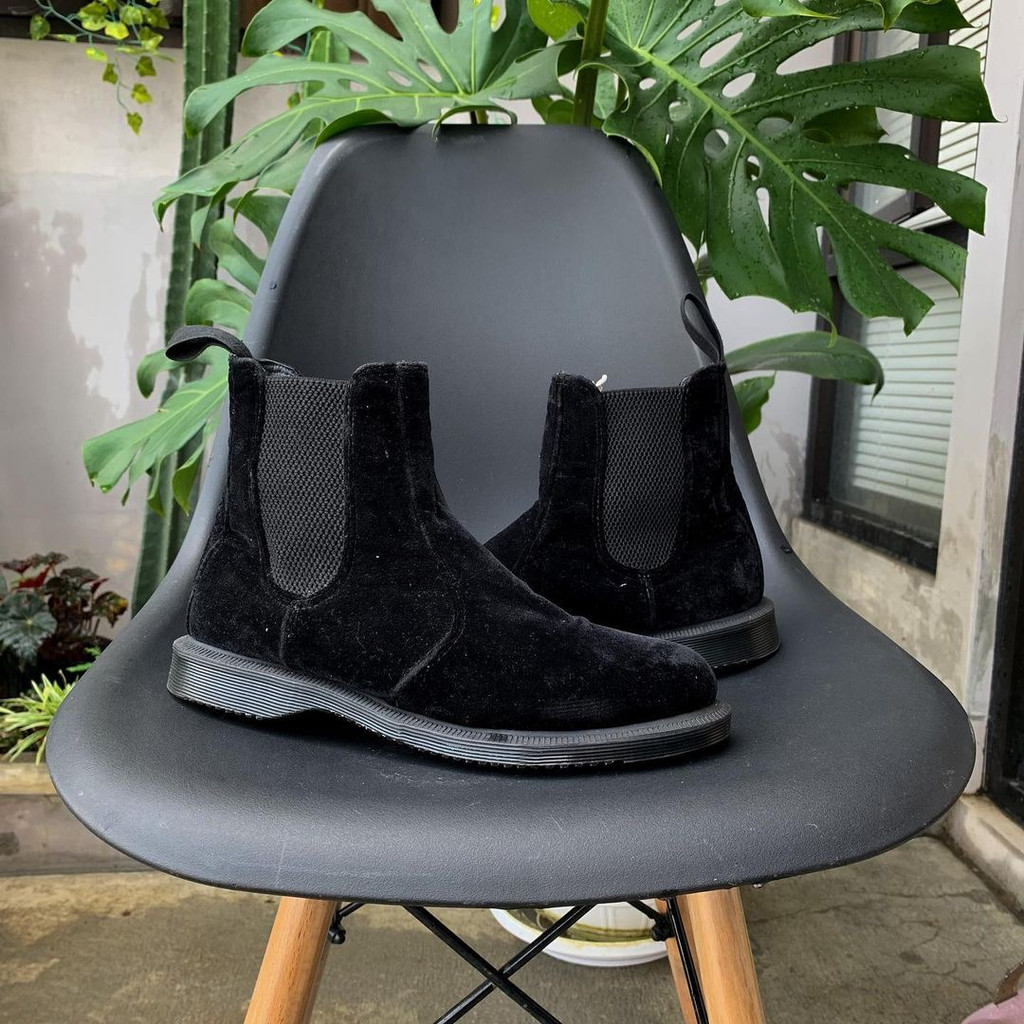 Dr martens chelsea boots black suede