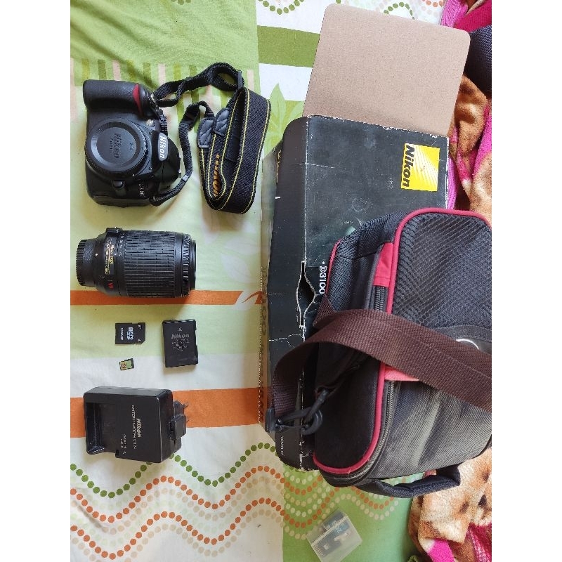 Nikon D3100 + tele Nikkor AFS 55-200 MM