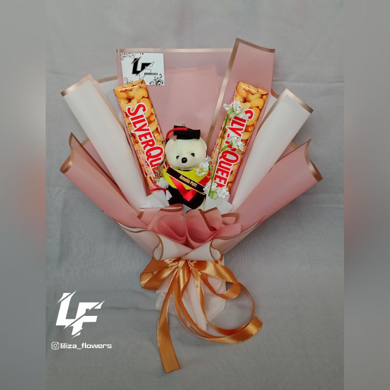 Bucket Wisuda Boneka toga kecil + Silverqueen