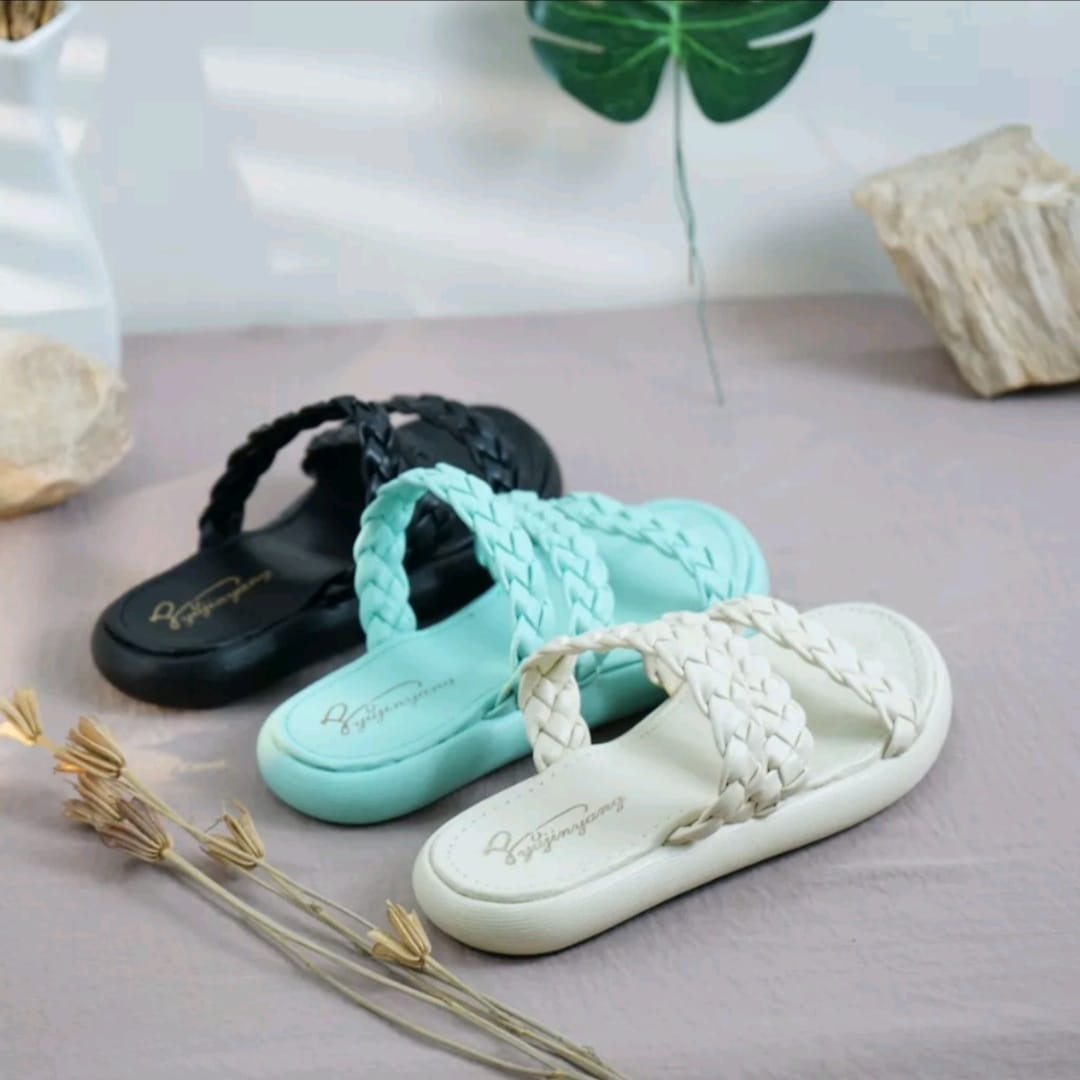 Sandal Flat Wanita AK 18