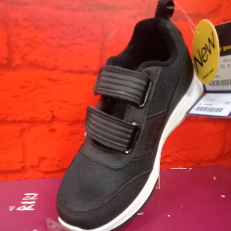 Sepatu sekolah homy ped