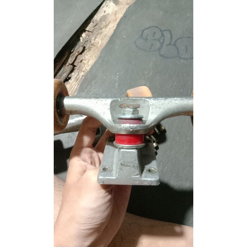 Truck skateboard second