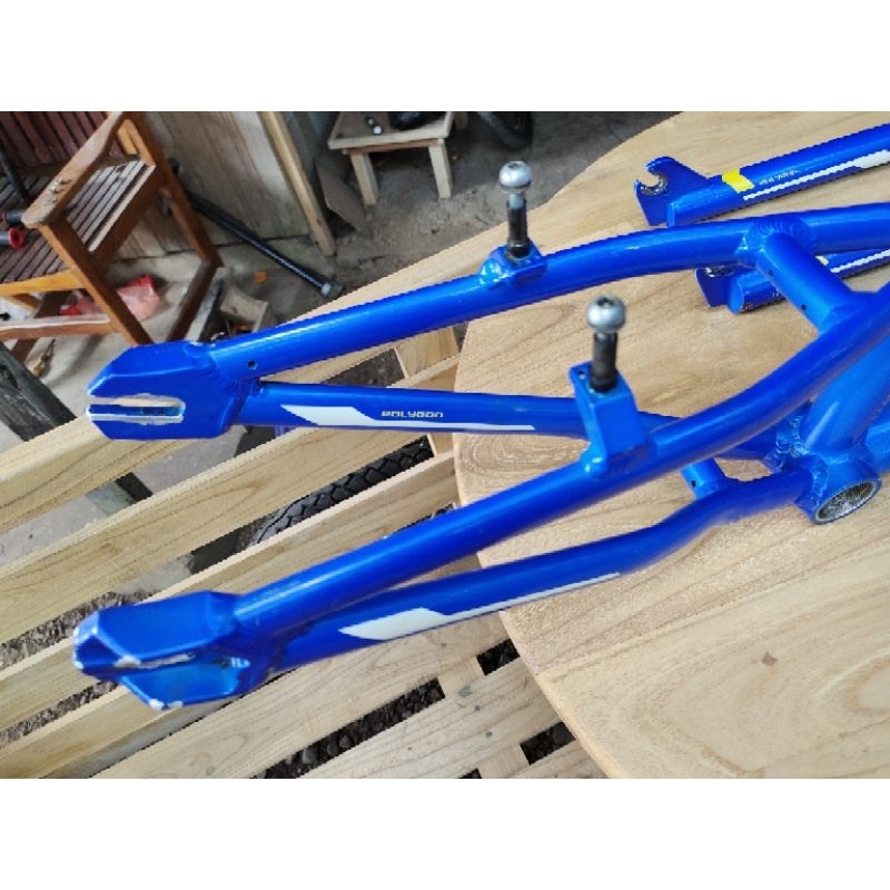 frame polygon razor