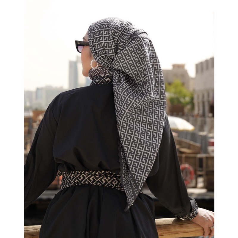 lasabelle deira warna black stone