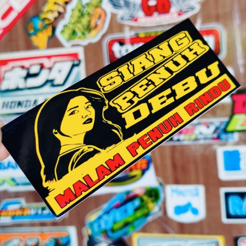 stiker siang penuh debu