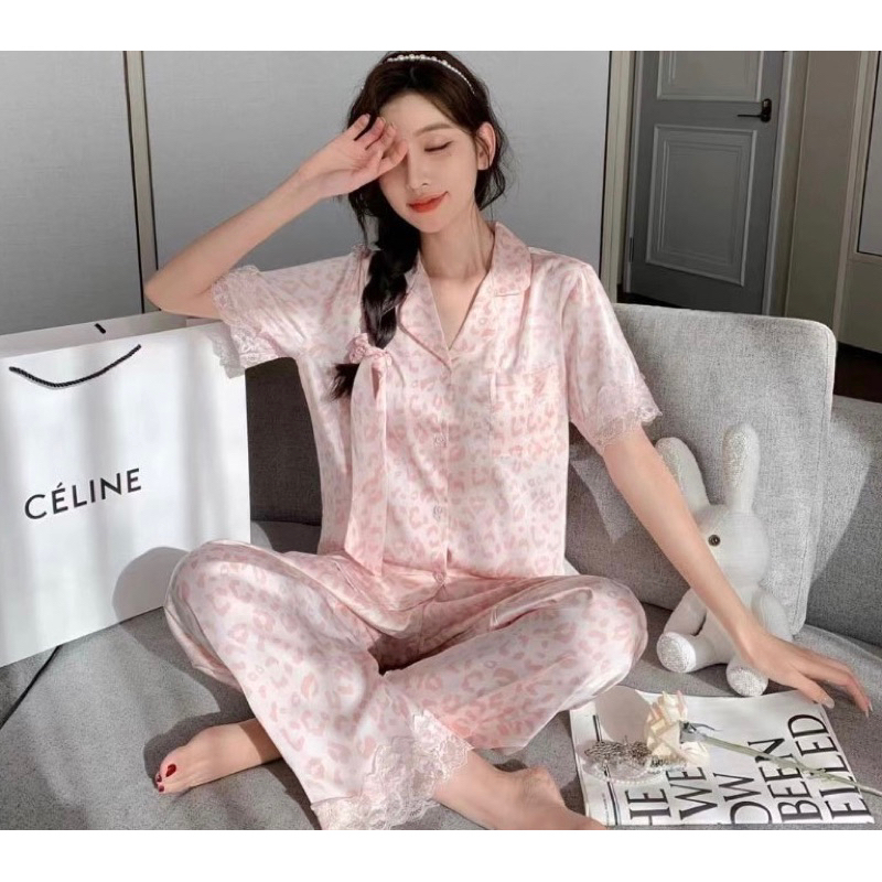 002 Ultra Luxury Sleepwear Kelas Atas Piyama Satin Lengan Pendek Celana Panjang Lengan Bunga Kancing Hidup Bahan Satin High Quality Piyama Import/ Baju Tidur Import / Baju Tidur Murah / Piyama Set / piyama wanita /Piyama Satin/Baju Tidur Set