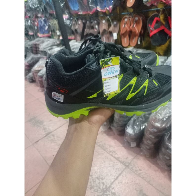 SEPATU BULU TANGKIS/SEPATU VOLY