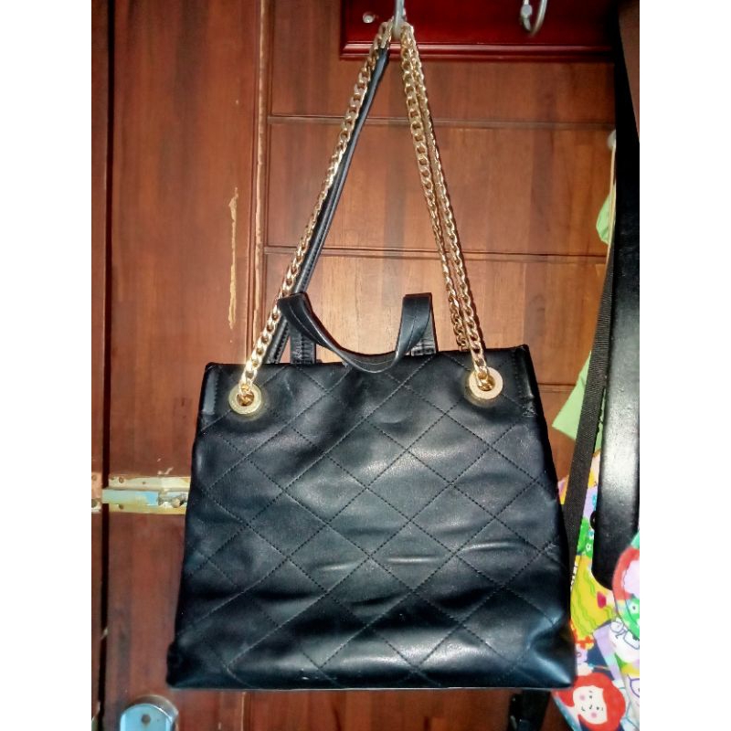 tas selempang charles and keith asli