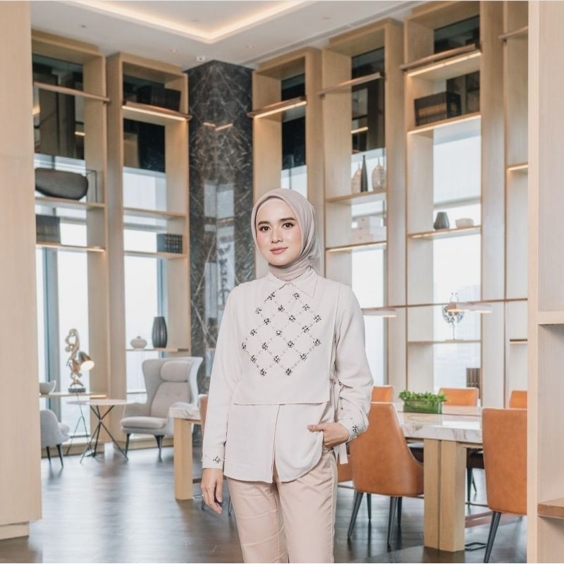 NEW linqa top creme size S by jenna and kaia