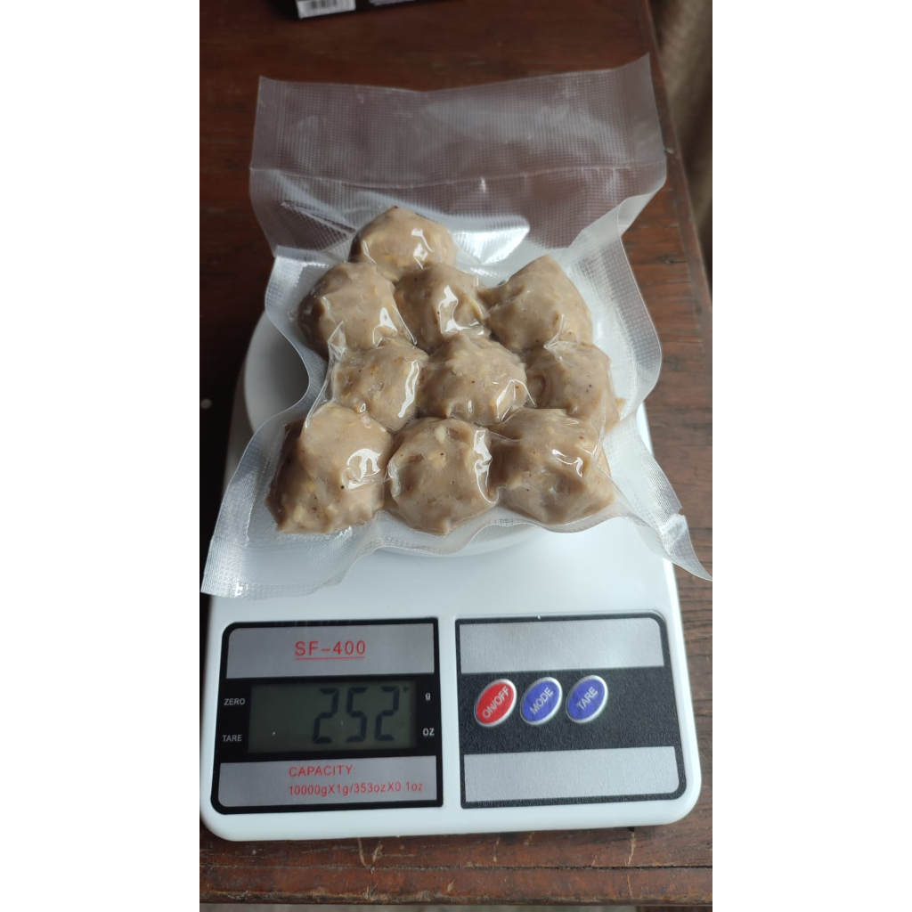 

Bakso urat premium (Halal, tanpa pengawet, dari daging sapi asli) Harga tercantum untuk 1 butir