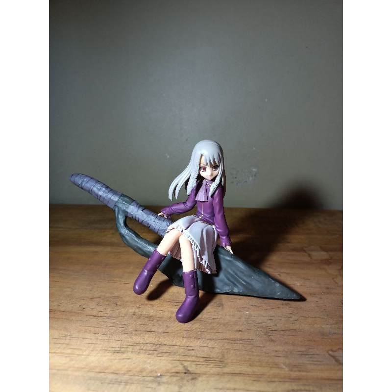action figure anime cewek baju ungu