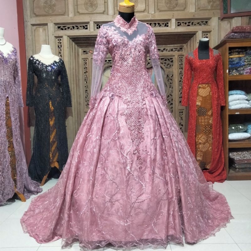 Gaun pengantin warna dastik pink / Gown mekar / Gown ekor.