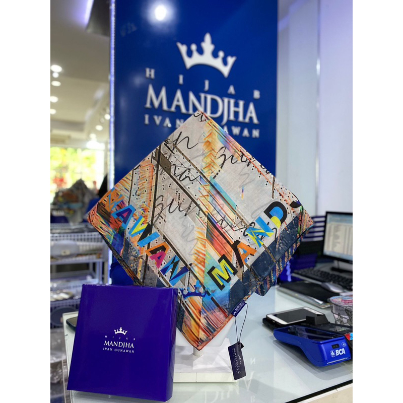 Spectrum White Scraf Mandjha Hijab Segi Empat Ivan Gunawan Original | NEW COLLECTION MEI 2023