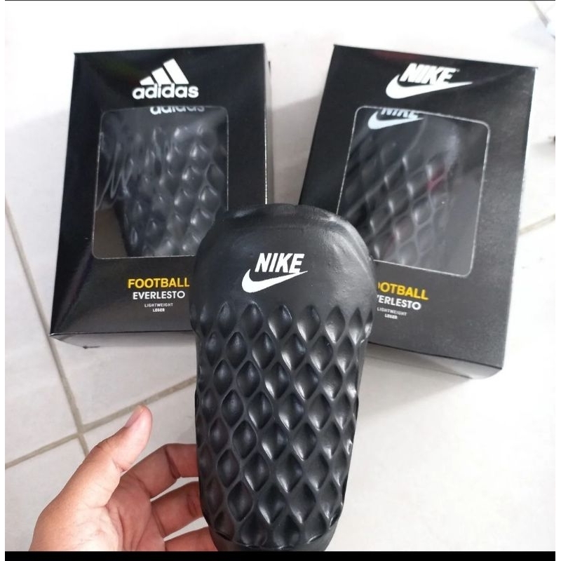 Deker skin deker futsal sepak bola