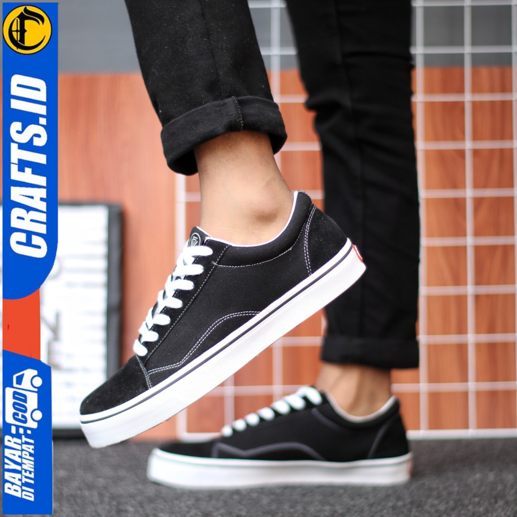 Sepatu Sekolah Sneakers Big Size Jumbo Black White 44 45 46 47 Sepatu Ukuran Besar Pria