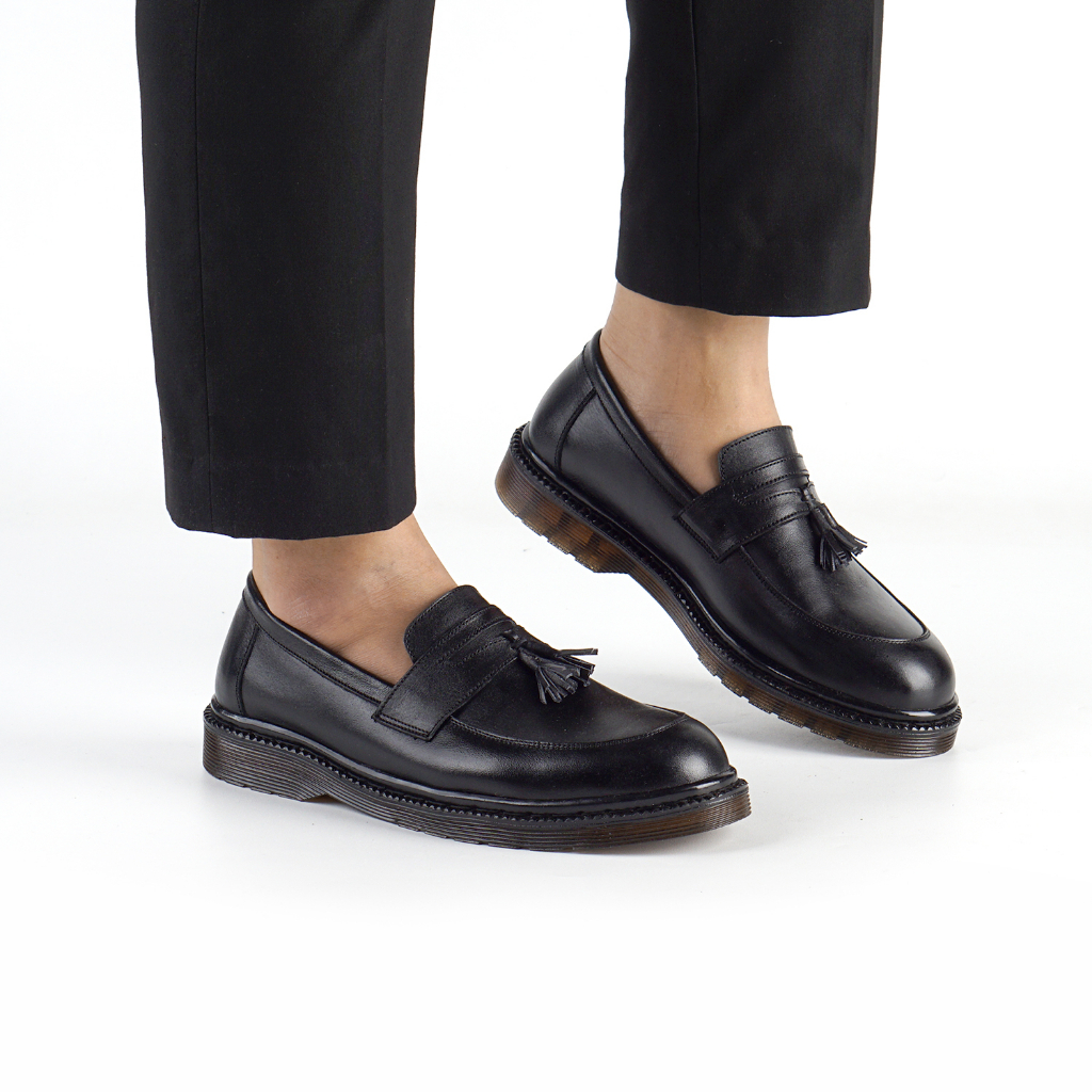 OSCAR BLACK |ManNeedMe x Greata| Sepatu Loafers Pria Docmart Formal Shoes Pantofel Kantor / Kerja ORIGINAL