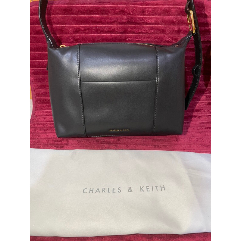 Charles &amp; Keith Wanita Tas Selempang / Fashion Bag / Tas perempuan