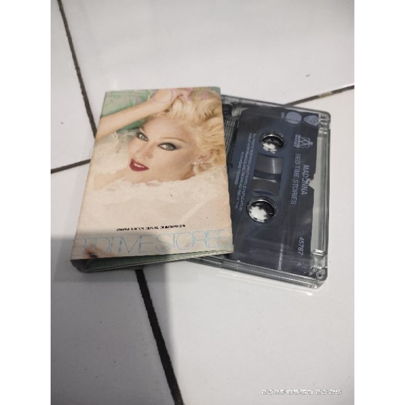 kaset pita madonna / bed time stories