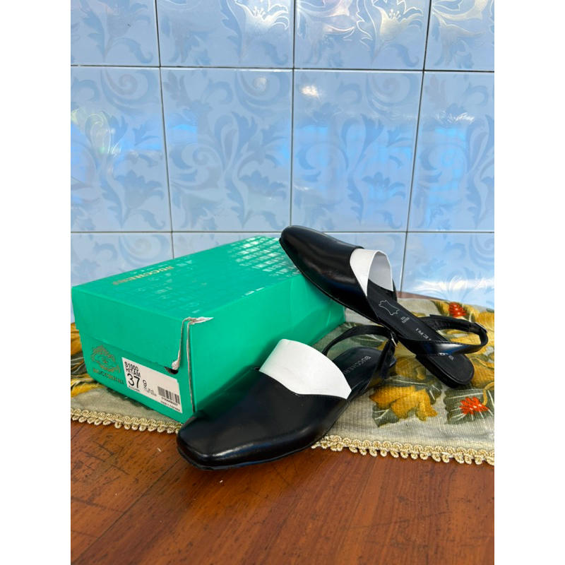 Sandal wanita merk Buccheri preloved